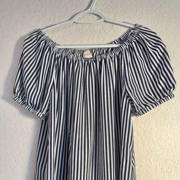 Chico's Capped Sleeve Blouse - Picture 2 of 7